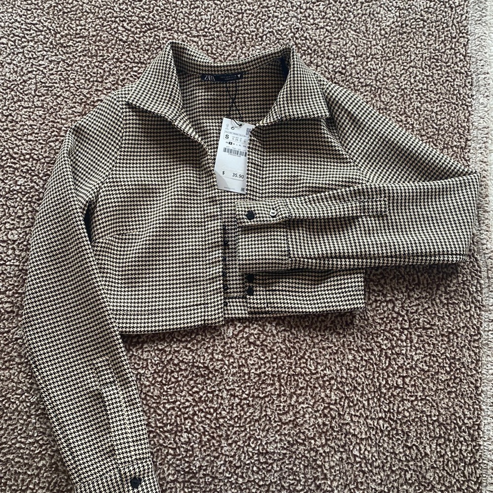 Brand new and never worn, cropped jacket from ZARA.
